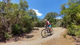 Bikeferien in der Toscana - inklusive Easy E-Bike Programm - Irina rockt  die Trails in der Maremma