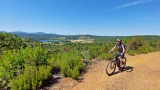 Bikeferien in der Toscana - inklusive Easy E-Bike Programm - Irina rockt  die Trails in der Maremma