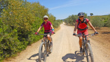 Bikeferien in der Toscana - inklusive Easy E-Bike Programm - Irina rockt  die Trails in der Maremma