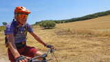 Bikeferien in der Toscana - inklusive Easy E-Bike Programm - Irina rockt  die Trails in der Maremma