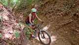 Bikeferien in der Toscana - inklusive Easy E-Bike Programm - Irina rockt  die Trails in der Maremma