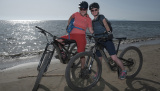 Bikeferien in der Toskana mit MTBeer im Cicalino am Dienstag, 18. Oktober 2022. Tagestour nach Follonica ans Meer. 
Foto Martin Platter  - Von jungen und alten Menschen