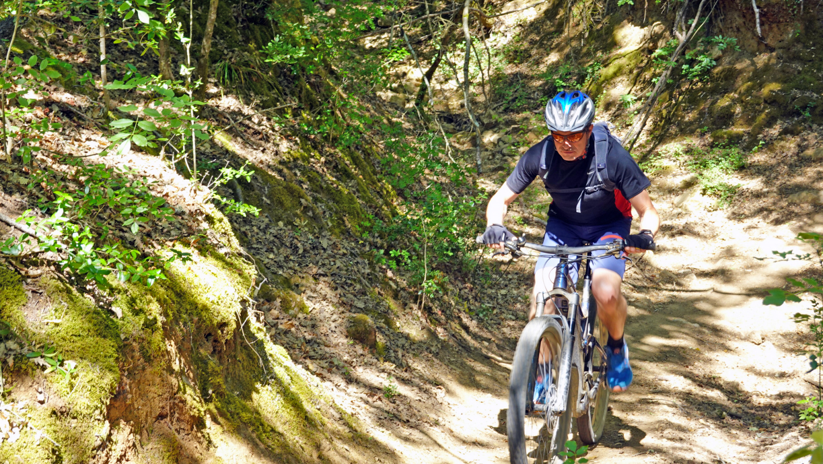 Bikeferien in der Toscana - inklusive Easy E-Bike Programm - Irina rockt  die Trails in der Maremma
