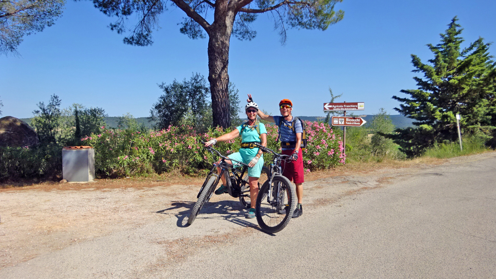 Bikeferien in der Toscana - inklusive Easy E-Bike Programm - Irina rockt  die Trails in der Maremma